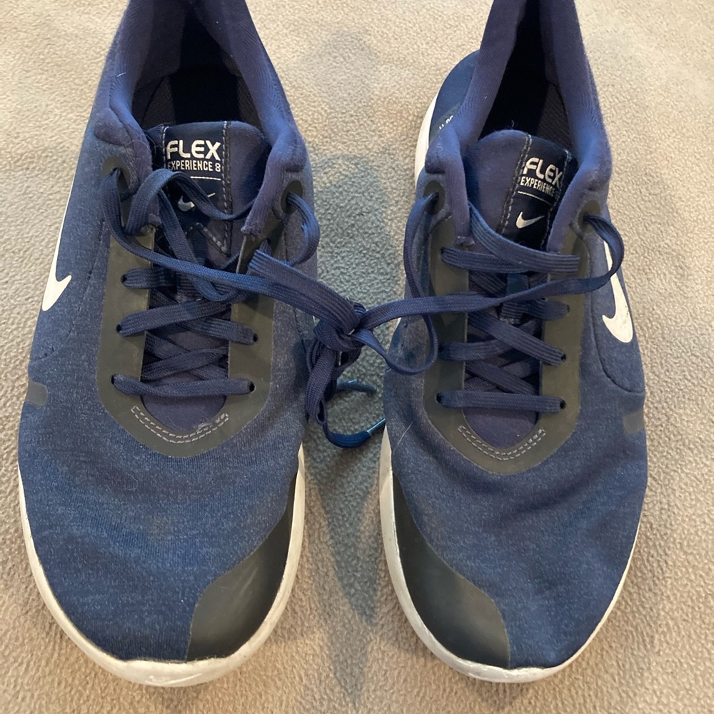 Nike Flex Experience 8 Boys' Sneakers, size 7.5